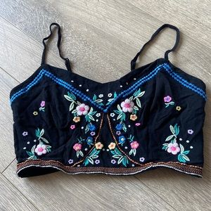 H&M - Cute embroidered Ukrainian crop top - Size Xs